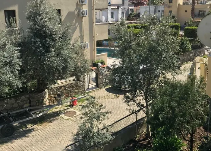 Burak Apart Turunc Μαρμαρίς